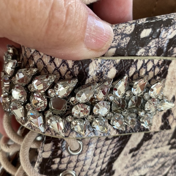 Womens Antonio Milani boots size 6.5. Great condition missing some embellishment - Picture 9 of 9